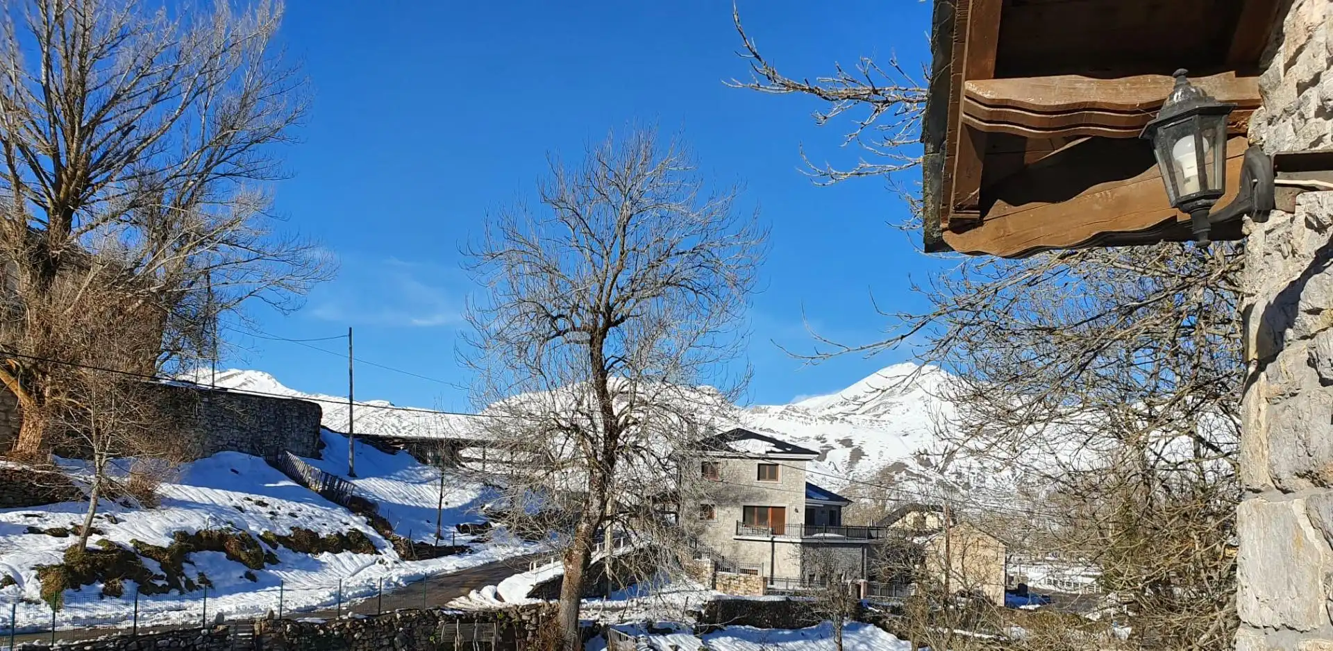 Vista exterior de Casa o chalet en venta en Cabrillanes con Calefacción, Jardín privado y Terraza
