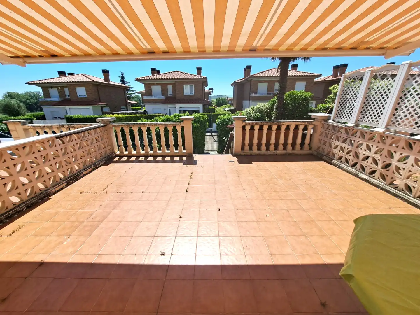 Terrasse von Einfamilien-Reihenhaus zum Verkauf in Zarratón mit Heizung, Terrasse und Möbliert