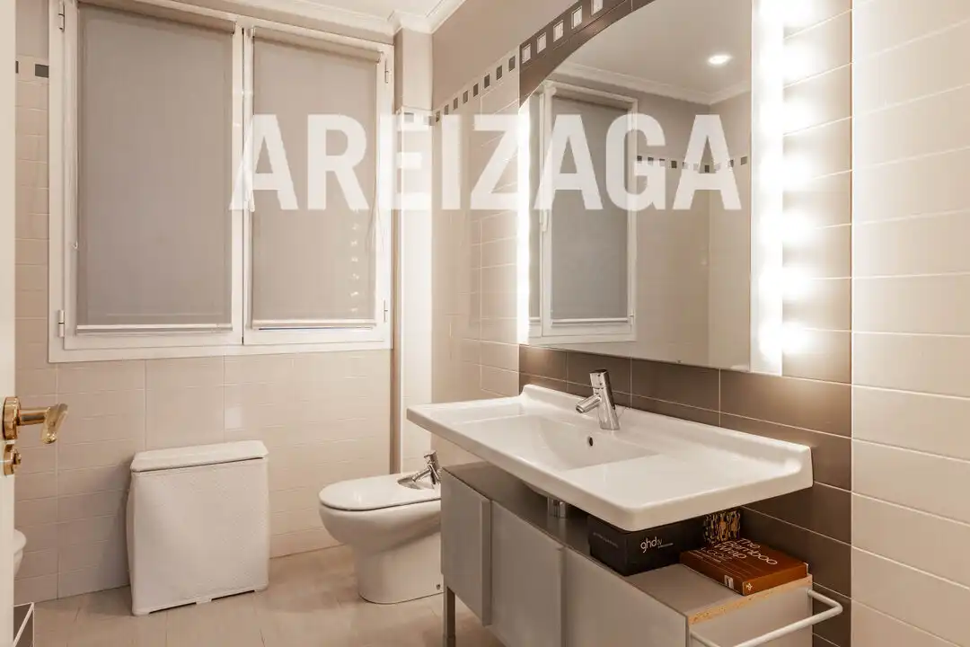 Baño de Piso en venta en Donostia - San Sebastián  con Calefacción, Terraza y Trastero