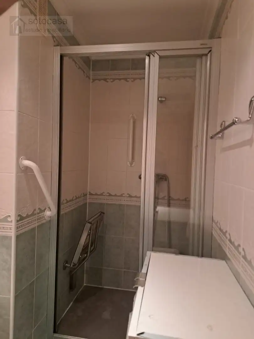 Bathroom of Attic for rent in Valladolid  with Heating, Terrace and Swimming Pool