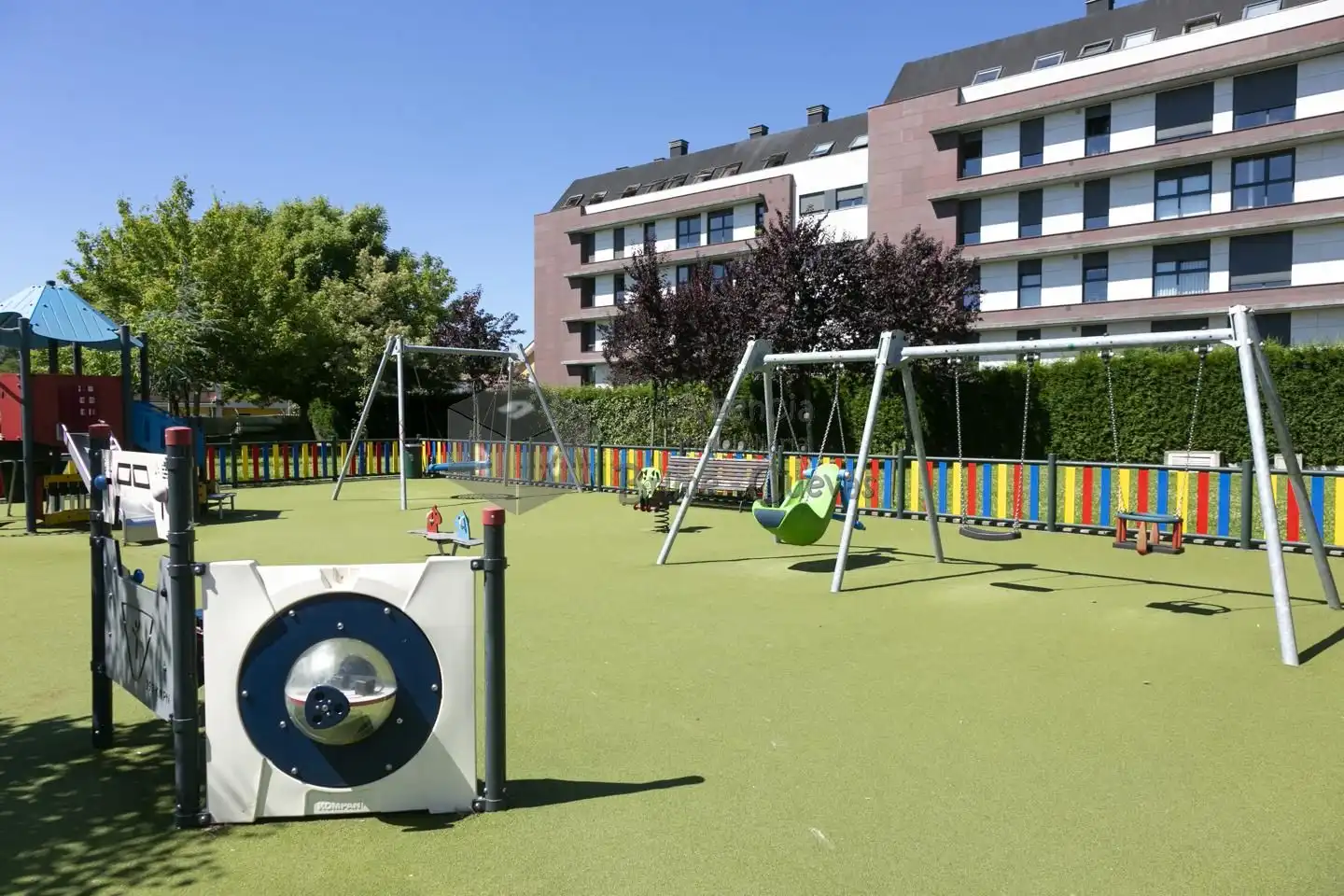 Außenansicht von Erdgeschoss zum Verkauf in Oviedo  mit Heizung, Privatgarten und Parkett
