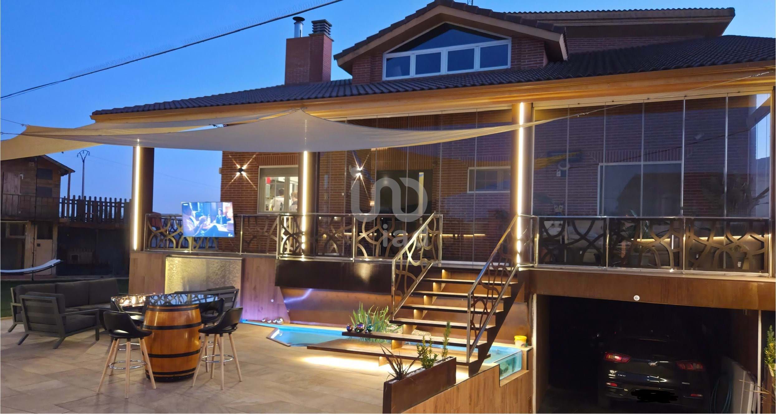 Terrassa de Casa o xalet en venda en Villaturiel amb Calefacció, Terrassa i Piscina