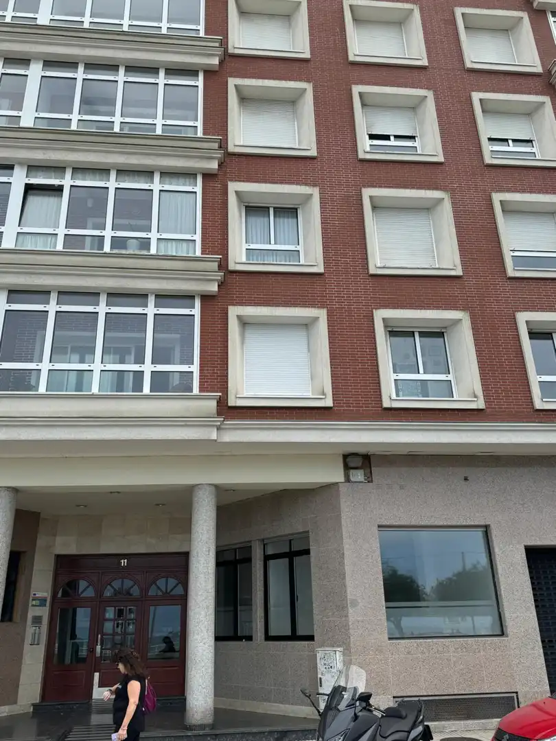 Vista exterior de Pis en venda en Gijón  amb Calefacció
