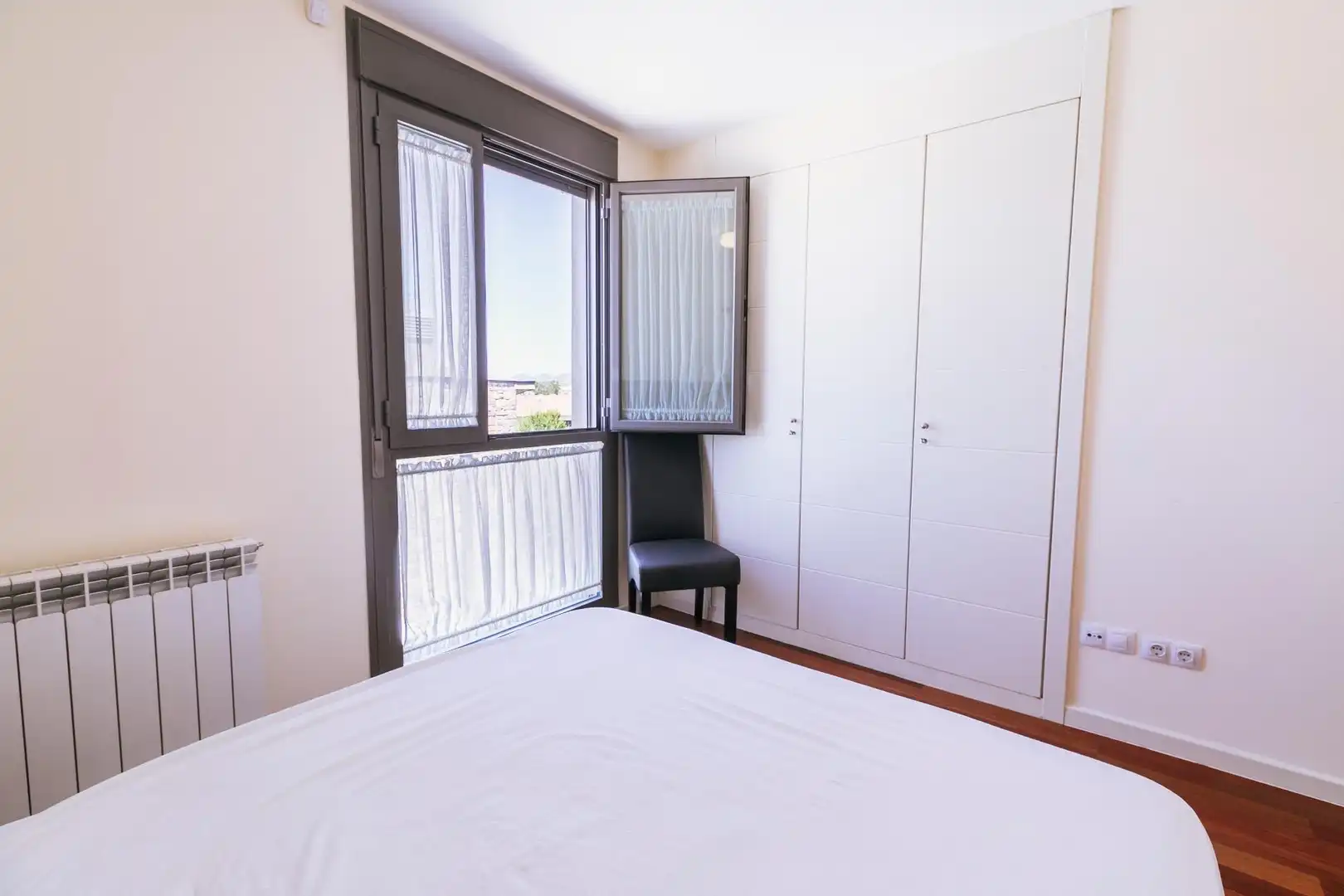Habitación de Piso en venta en Sabiñánigo con Calefacción, Jardín privado y Terraza