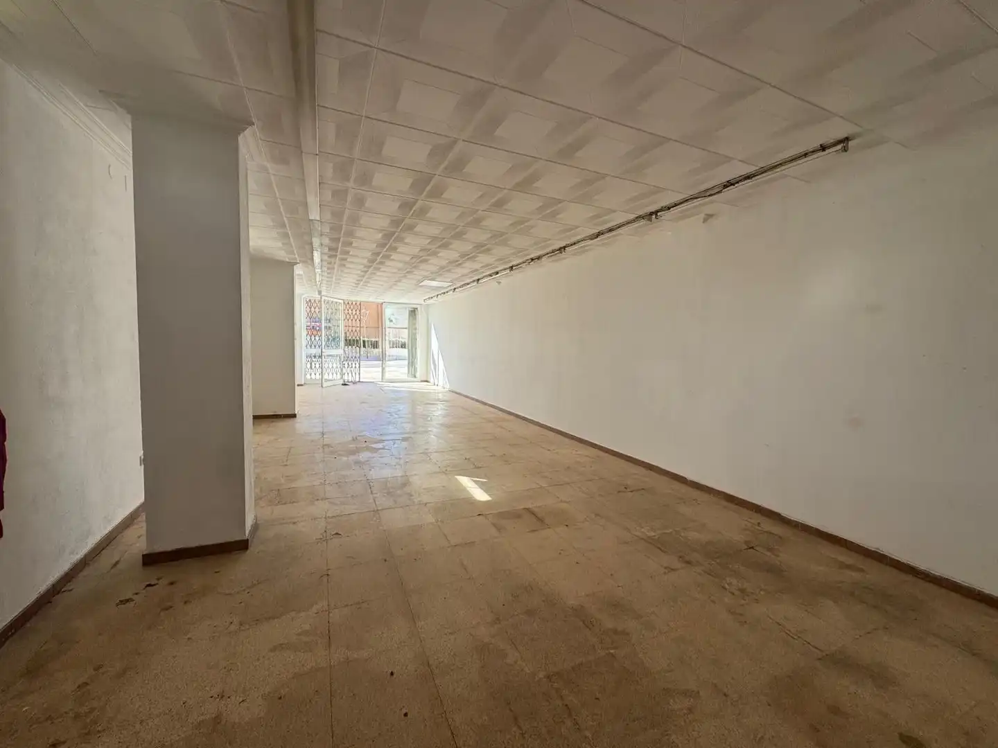 Local commercial à vendre à Avenida María Cristina, imagen 4