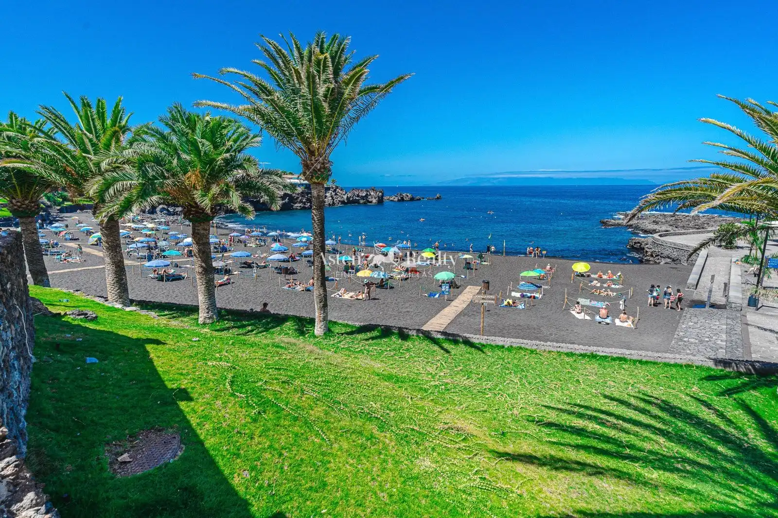 Vista exterior de Edifici en venda en Santiago del Teide