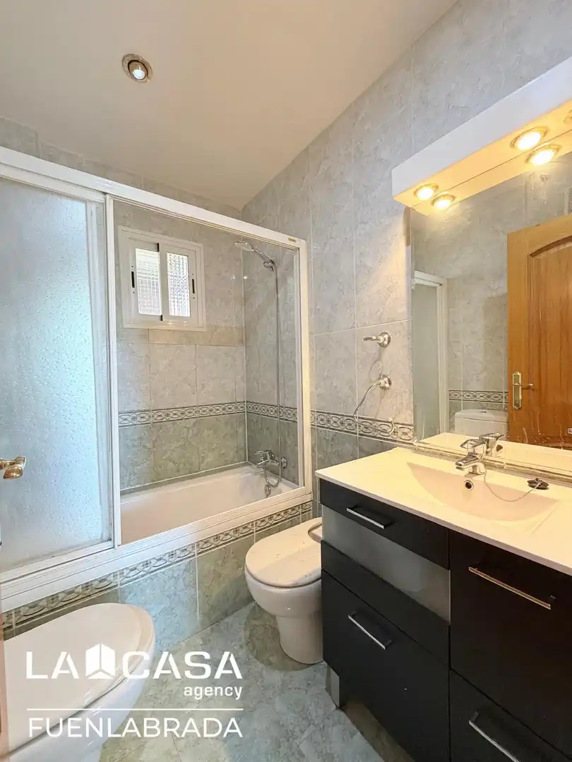 Baño de Piso en venta en Fuenlabrada con Aire acondicionado, Calefacción y Terraza