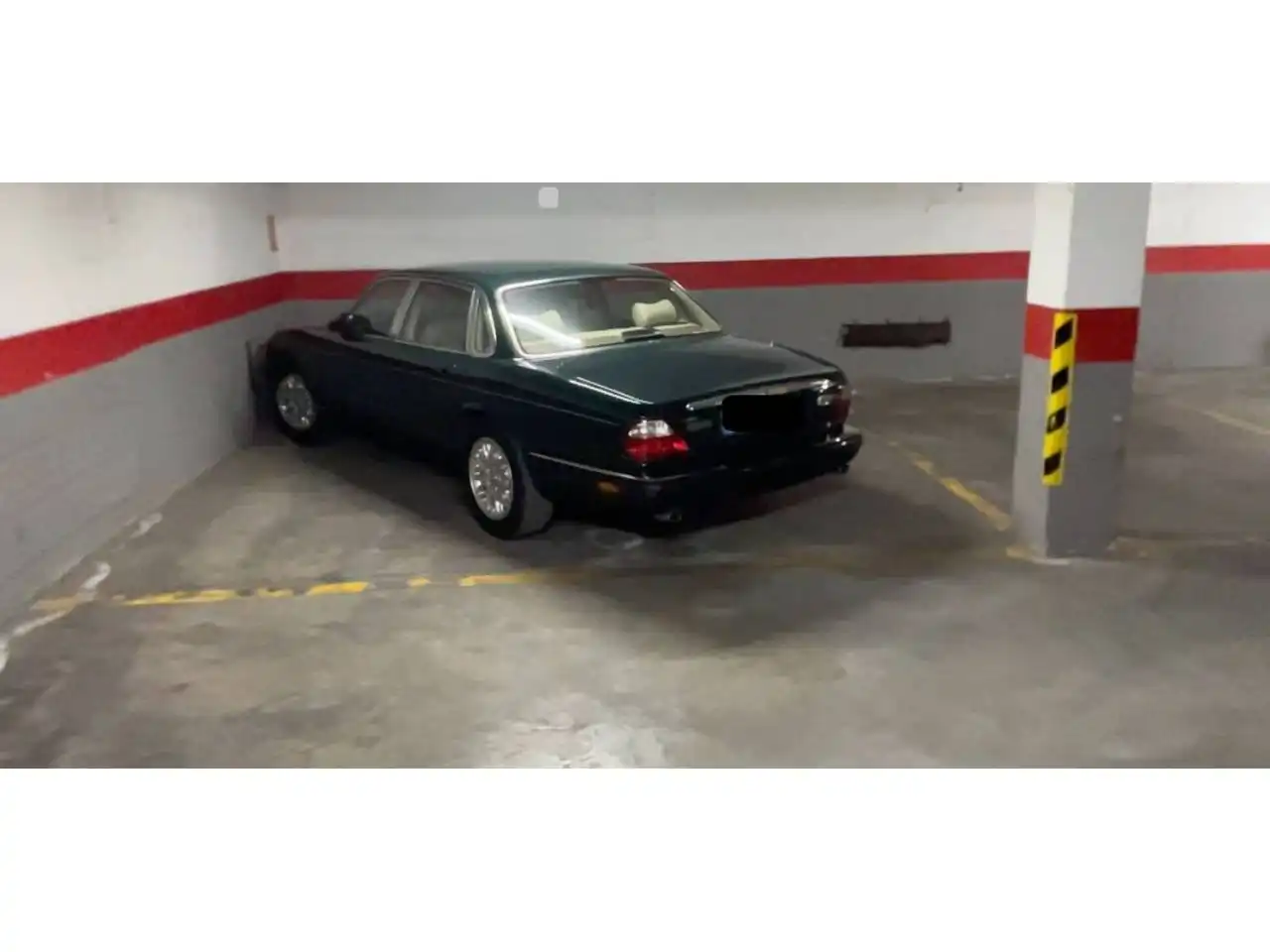 Parking of Flat for sale in Sevilla  with Air Conditioner, Heating and Balcony