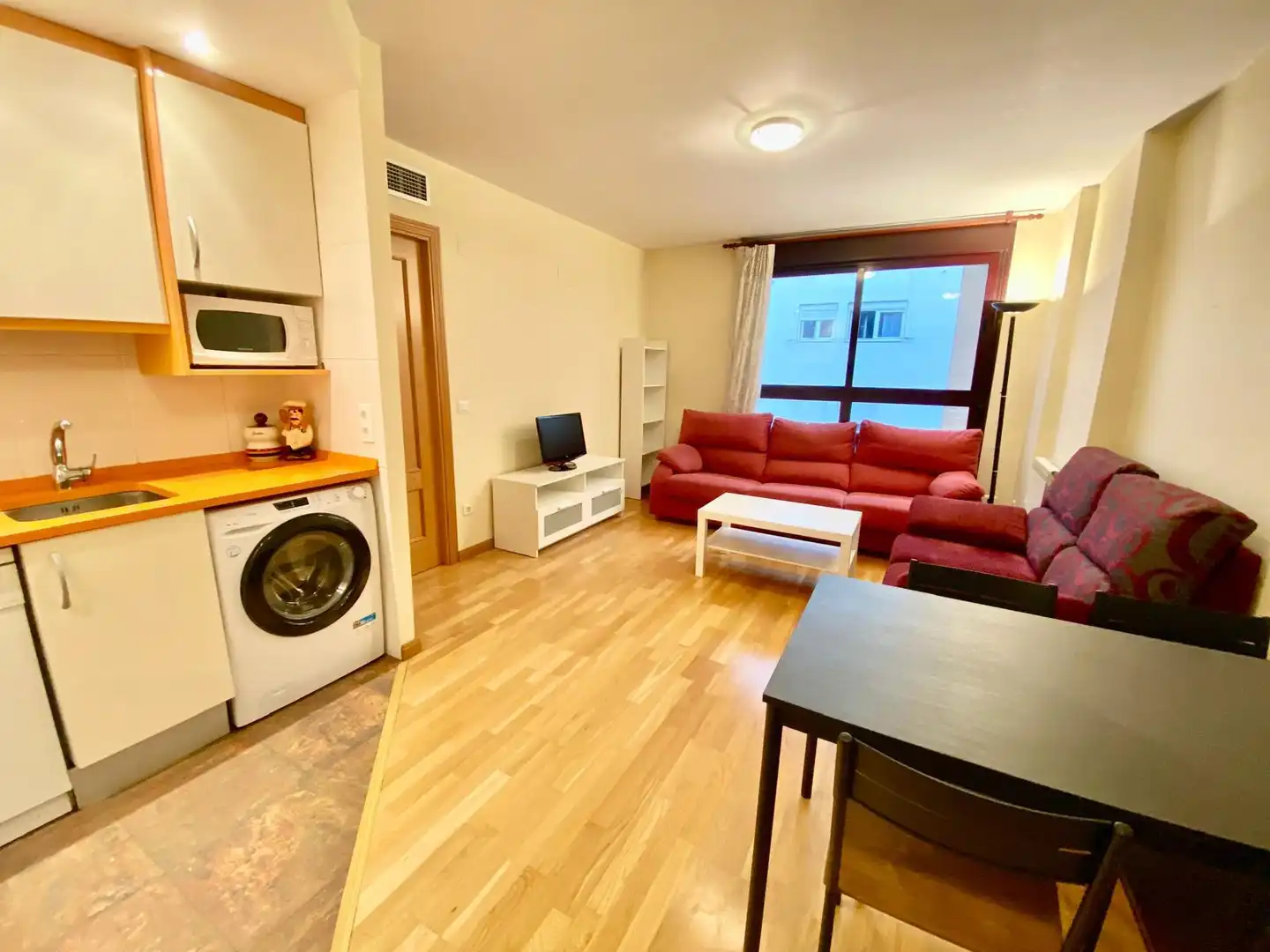 Sala de estar de Piso de alquiler en  Zaragoza Capital con Calefacción, Parquet y Amueblado