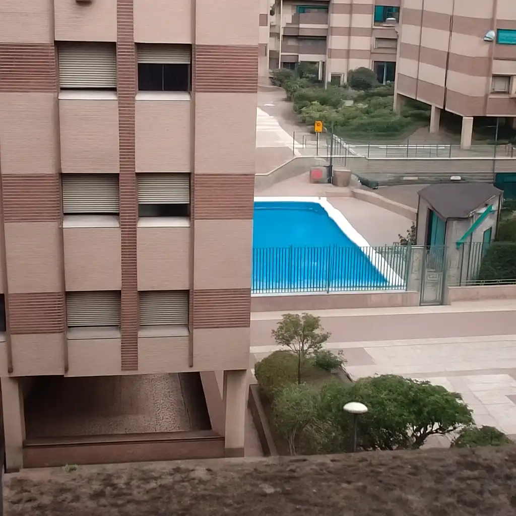 Piscina de Piso para compartir en Granada con Aire acondicionado, Jardín privado y Piscina