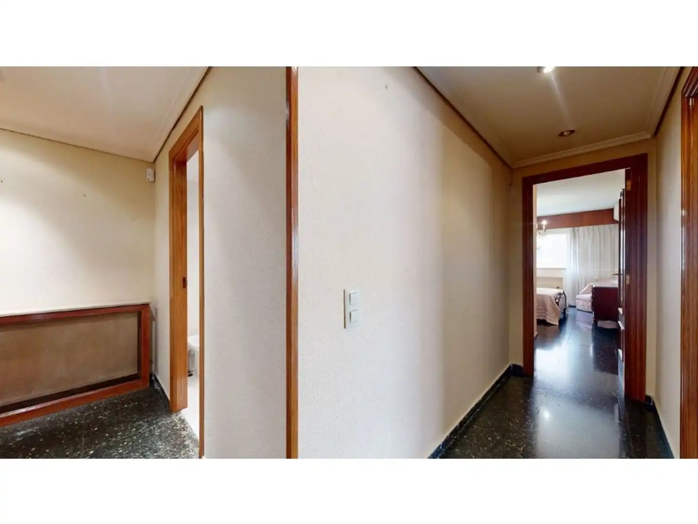 Wohnung zum Verkauf in Valencia mit Klimaanlage und Privatgarten