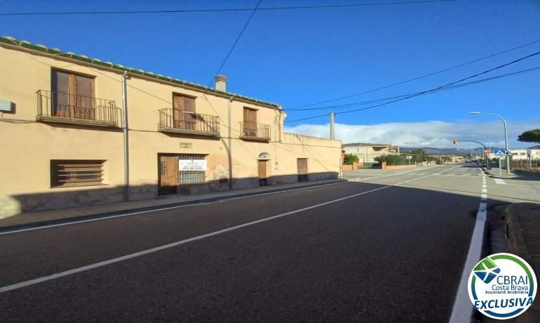 Single-family semi-detached for sale in Sant Climent Sescebes