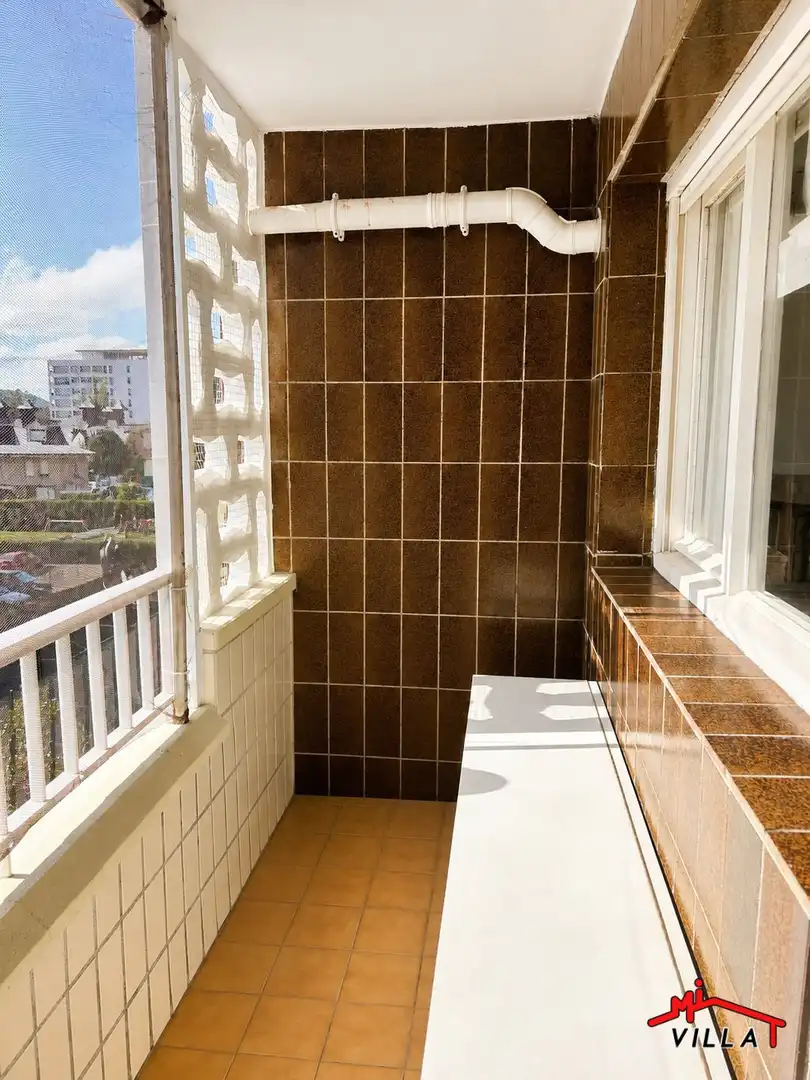 Baño de Piso en venta en Laredo con Calefacción y Terraza