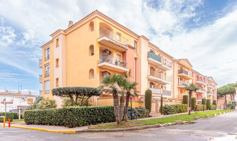 Exterior view of Apartment for sale in Empuriabrava  with Air Conditioner, Heating and Terrace