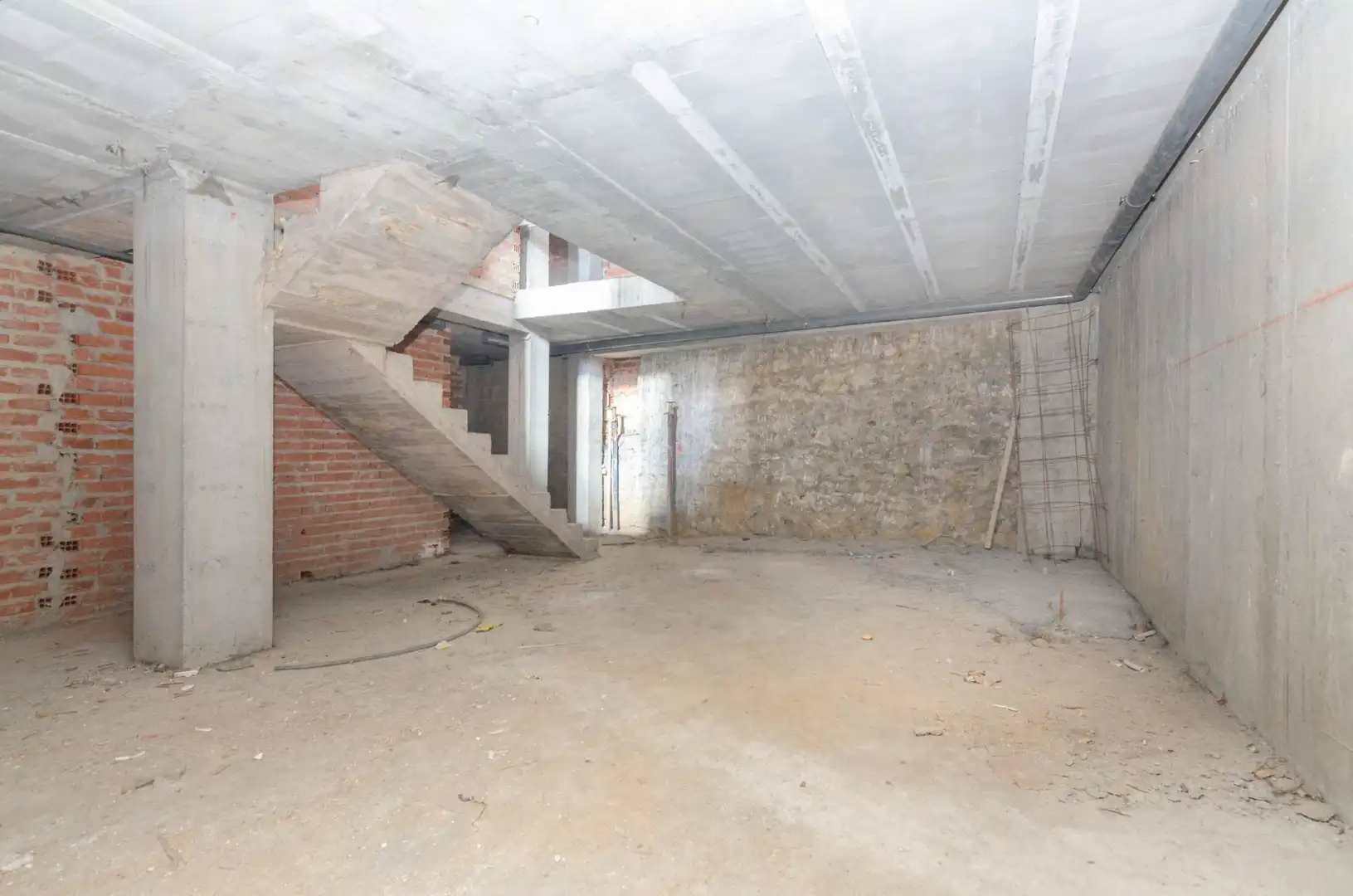 Local comercial en venda a Calle MANUEL LLANEZA 2