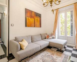 Sala d'estar de Apartament de lloguer en  Madrid Capital amb Aire condicionat, Calefacció i Moblat
