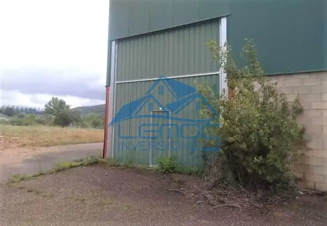 Vista exterior de Nau industrial en venda en Cuadros