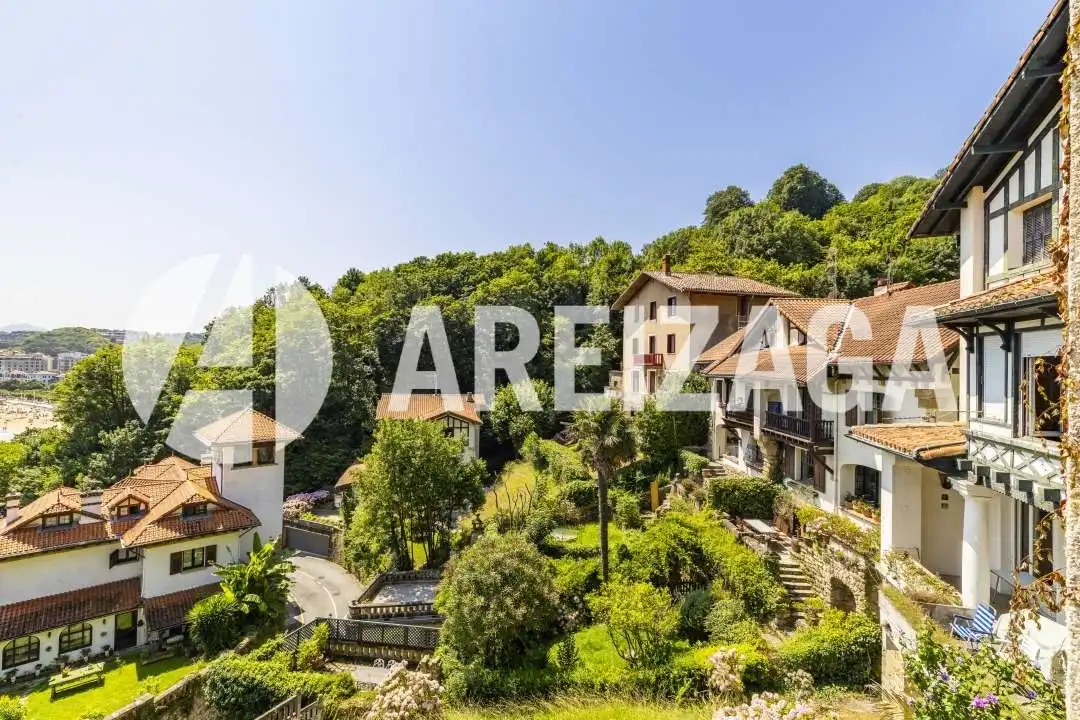 Vista exterior de Casa o xalet en venda en Donostia - San Sebastián  amb Calefacció, Jardí privat i Terrassa