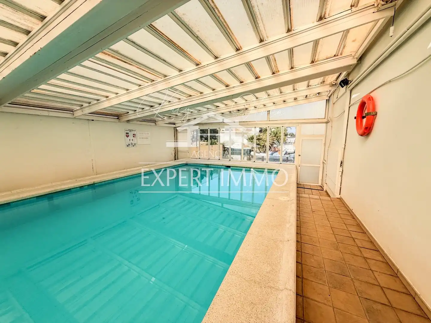 Piscina de Apartament en venda en Roses amb Aire condicionat, Calefacció i Terrassa