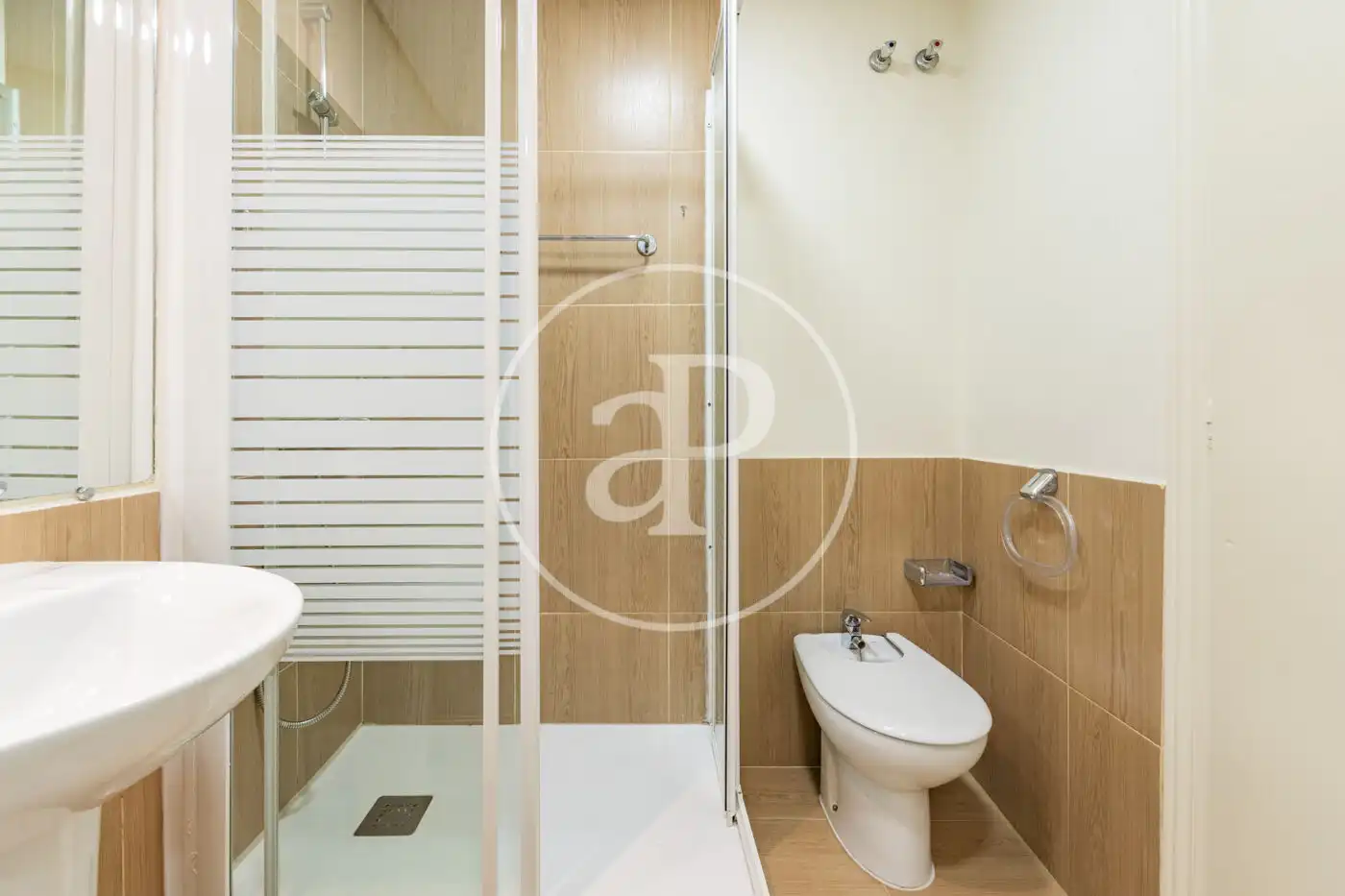 Baño de Piso en venta en Madrid con Aire acondicionado y Calefacción