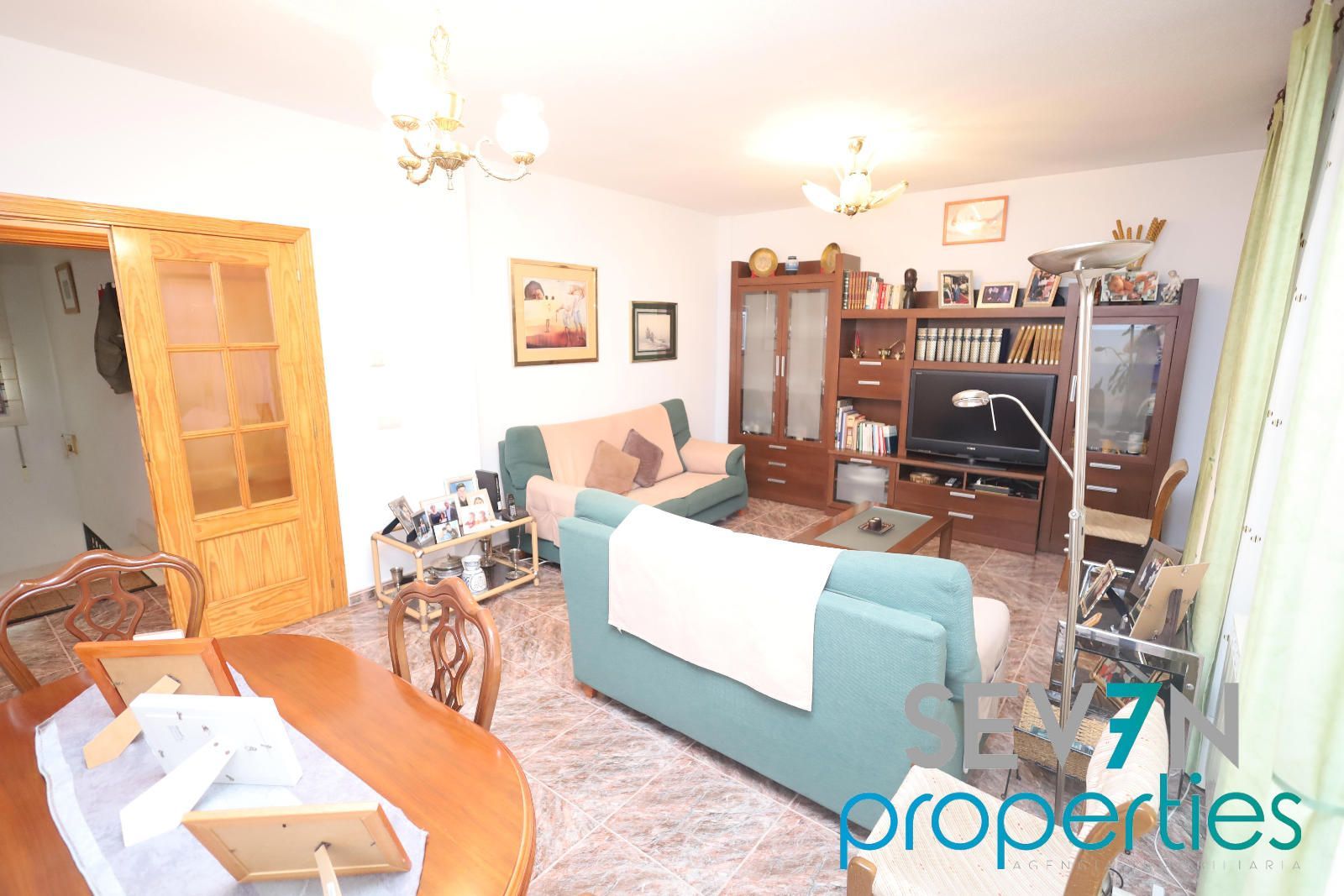 Sala d'estar de Casa adosada en venda en Quismondo amb Aire condicionat, Calefacció i Jardí privat