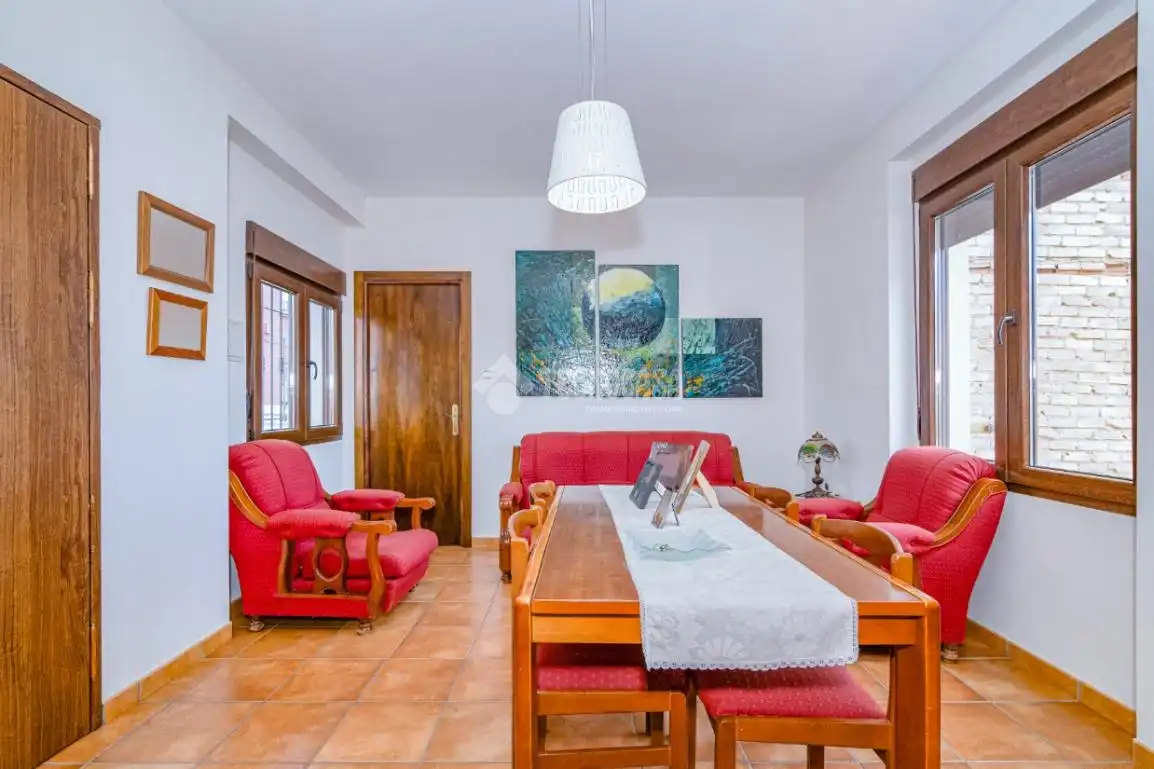 Sala d'estar de Casa adosada en venda en Loja amb Aire condicionat i Terrassa