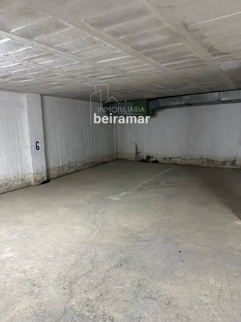 Parkplatz von Garage zur Miete in Ribeira