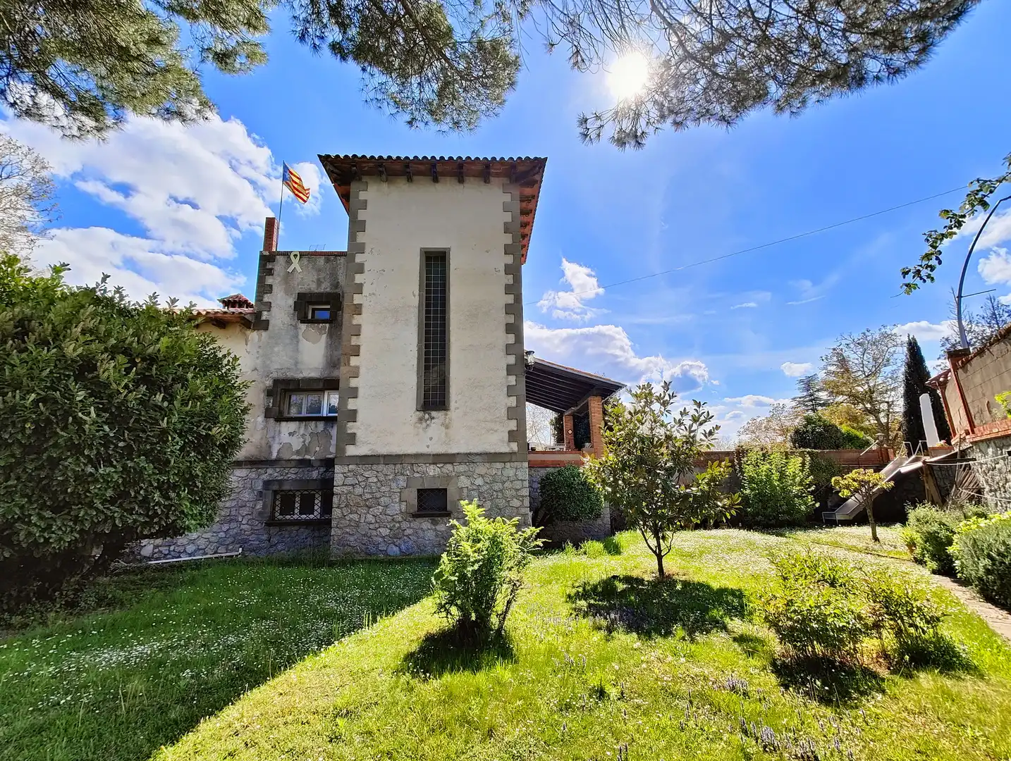 Vista exterior de Casa o xalet en venda en Sant Joan de les Abadesses amb Calefacció, Jardí privat i Terrassa