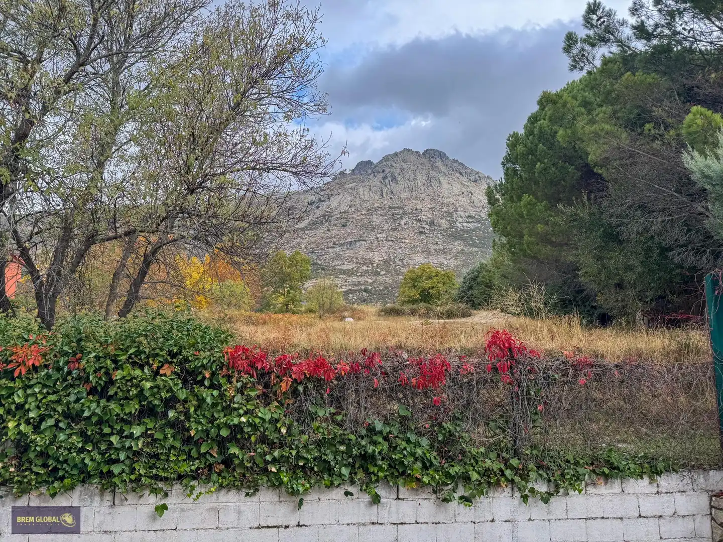 Vista exterior de Casa o xalet en venda en Bustarviejo amb Calefacció, Jardí privat i Traster