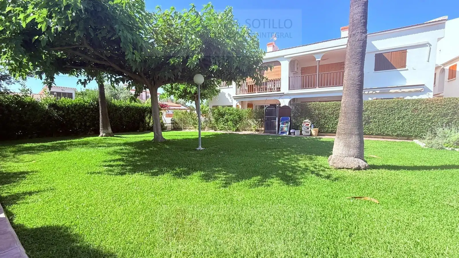 Vista exterior de Pis en venda en Vinaròs amb Jardí privat, Terrassa i Moblat