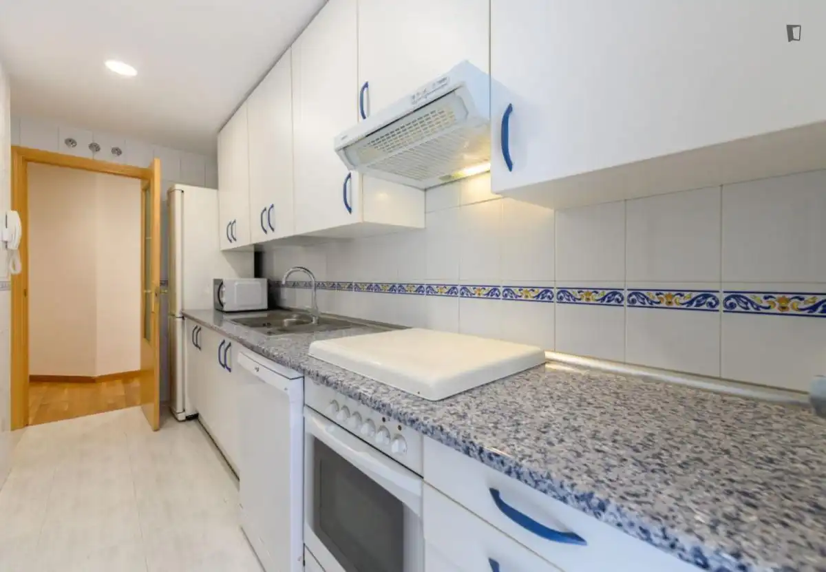 Küche von Wohnungen zur Miete in  Madrid Capital mit Klimaanlage, Heizung und Möbliert