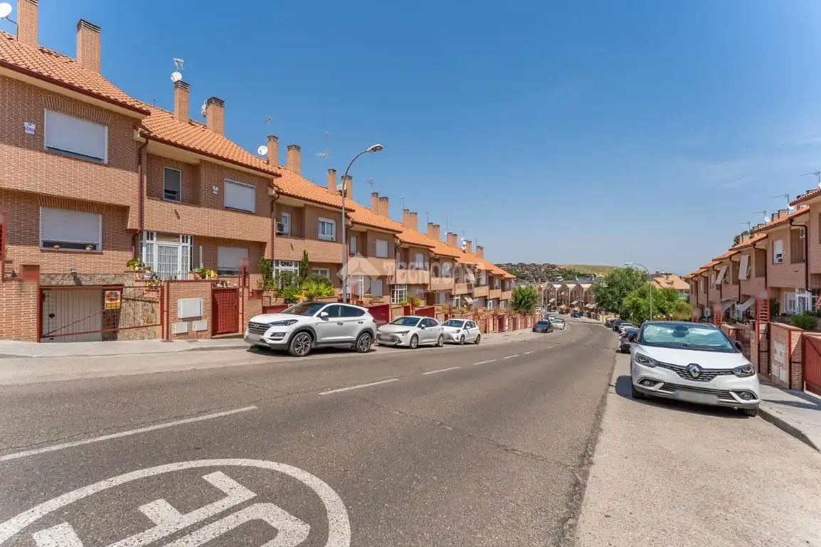 Vista exterior de Casa adosada de alquiler en Algete con Aire acondicionado, Calefacción y Jardín privado