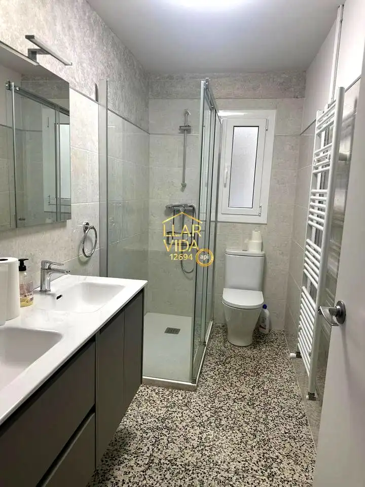 Baño de Piso de alquiler en Lleida con Aire acondicionado, Calefacción y Amueblado