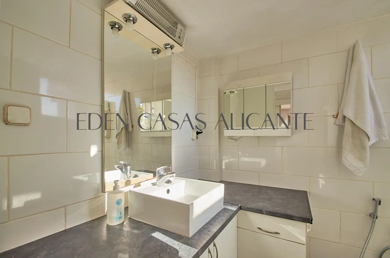 Baño de Piso en venta en El Campello con Aire acondicionado, Jardín privado y Terraza