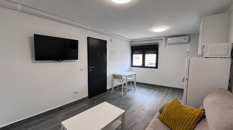 Foto 4 de Piso de alquiler en Calle del Escritor Alejandro Barba Segalerva, 50, Fuente Alegre - El Chaparral - Los Morales, Málaga Capital