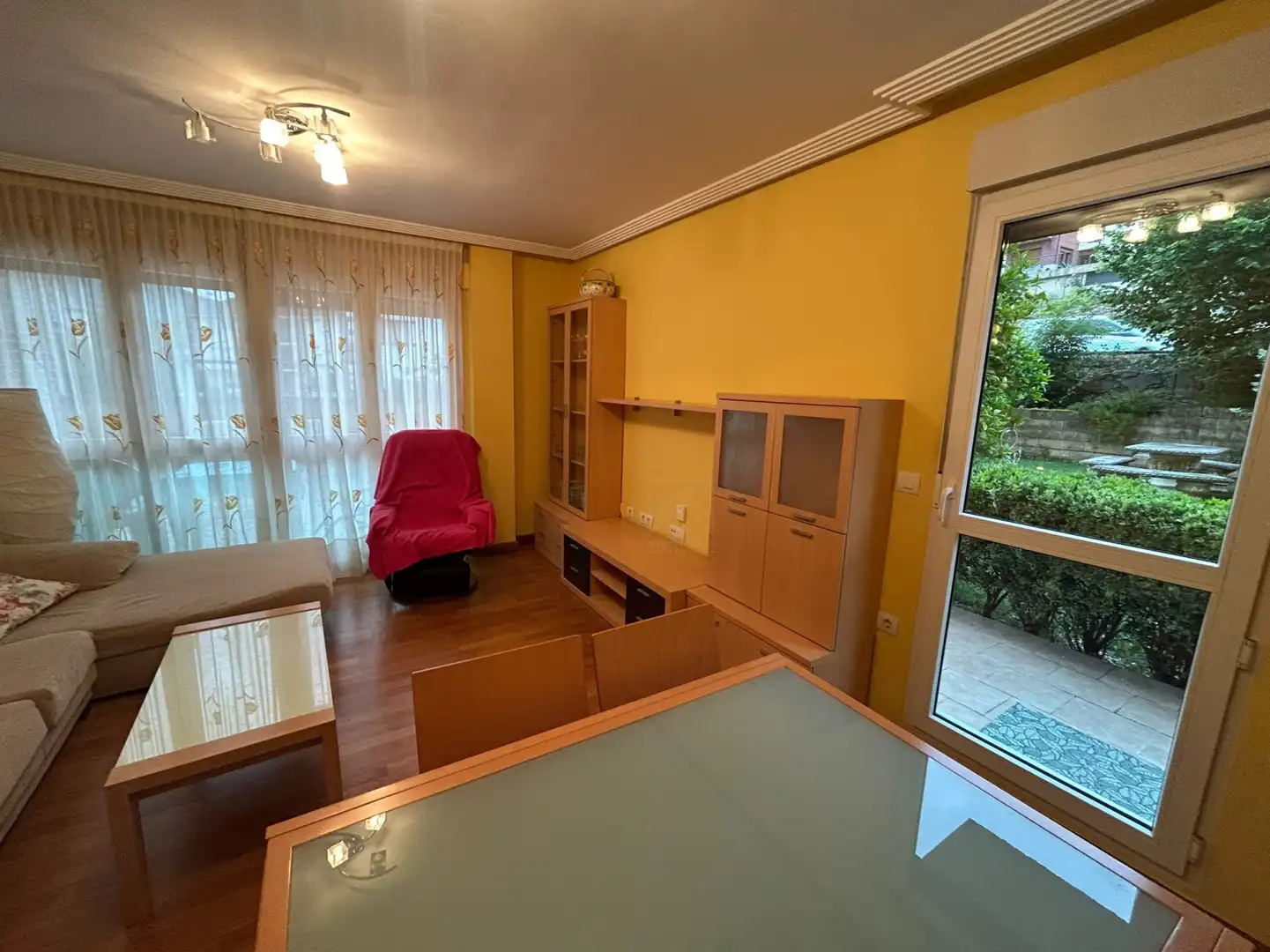 Sala de estar de Piso de alquiler en Corvera de Toranzo con Calefacción, Jardín privado y Terraza