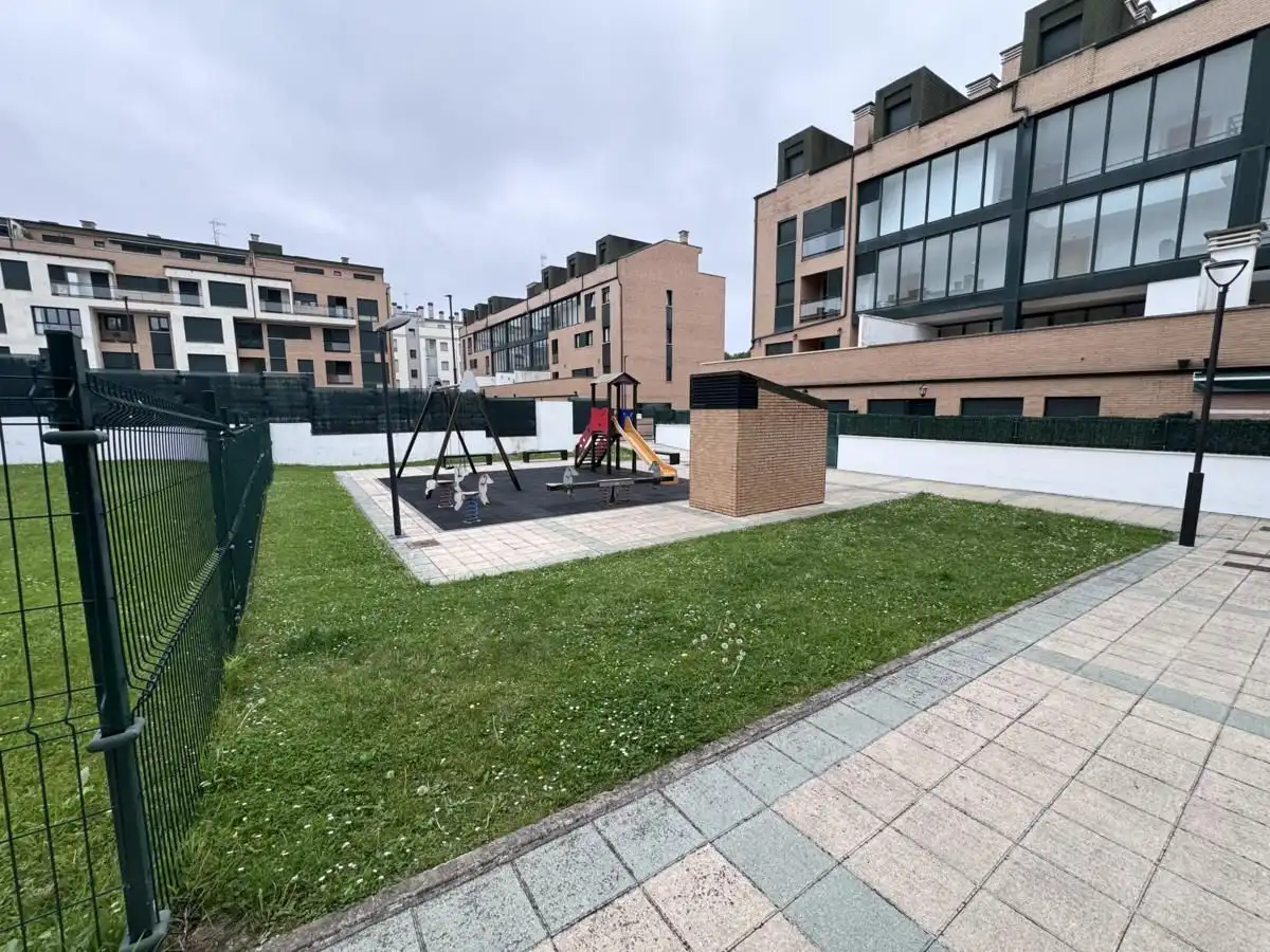 Parking de Apartamento en venta en Llanes con Calefacción, Terraza y Trastero