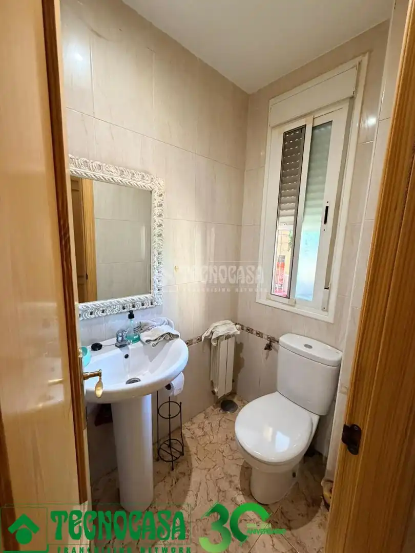 Baño de Casa adosada en venta en Albarreal de Tajo con Aire acondicionado y Jardín privado