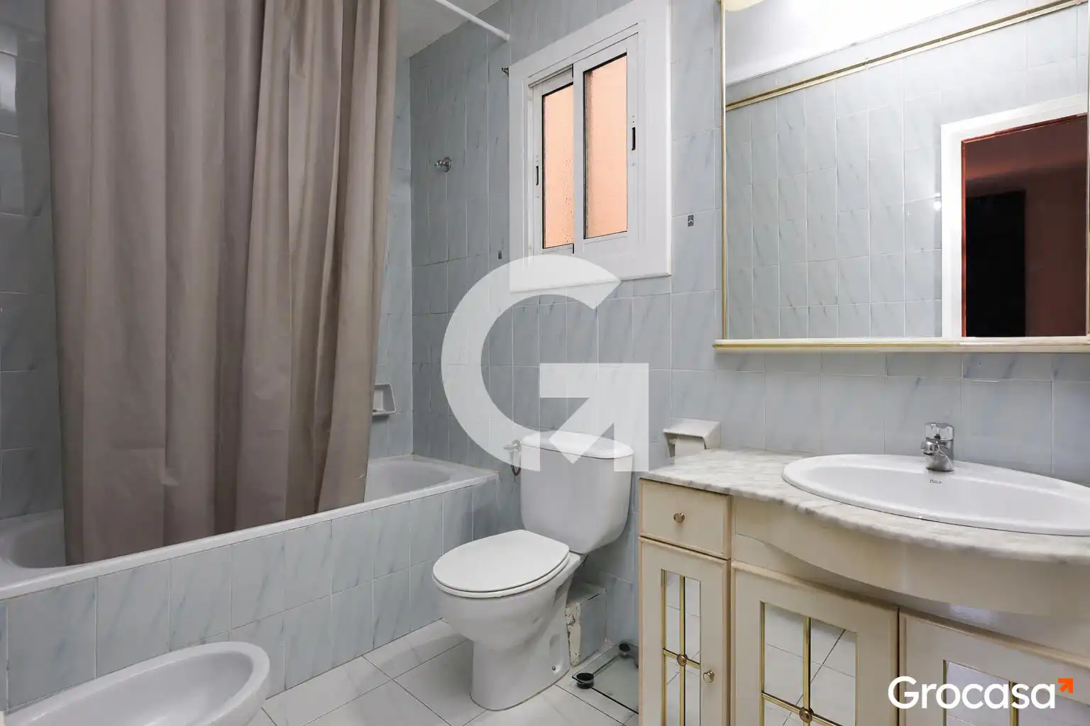 Bathroom of Flat for sale in El Prat de Llobregat  with Air Conditioner, Heating and Oven