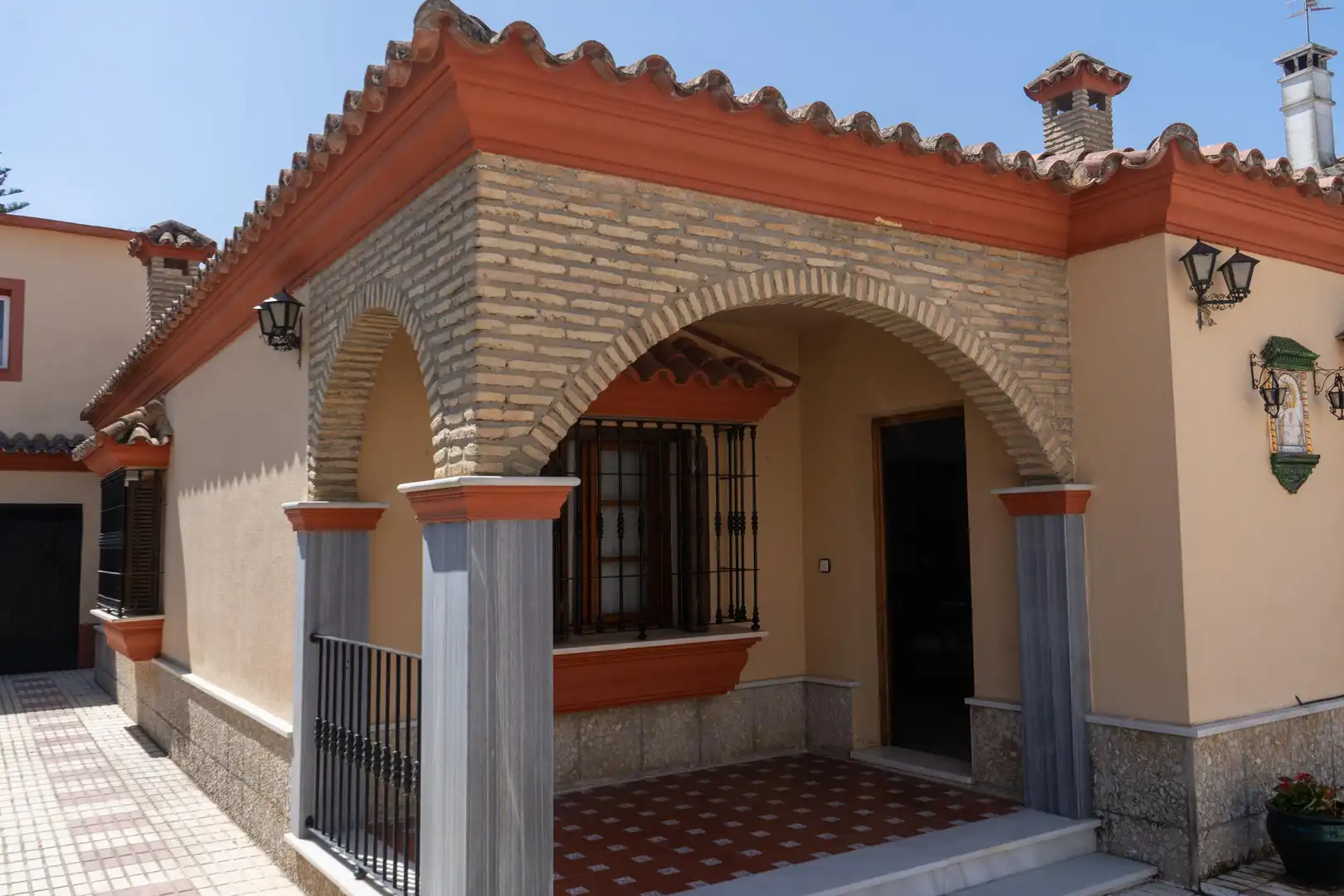 Vista exterior de Casa o xalet en venda en Sanlúcar de Barrameda amb Jardí privat