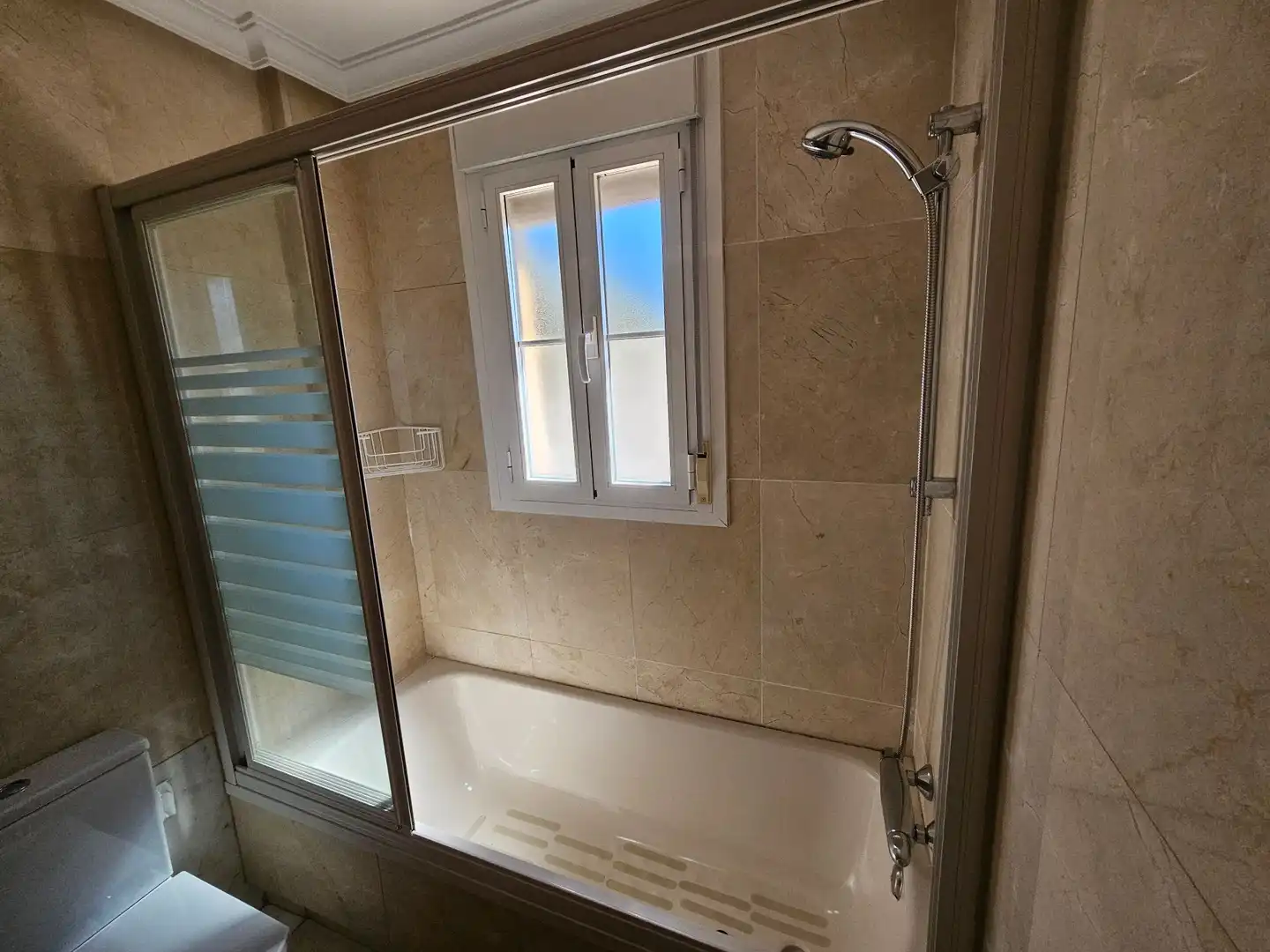 Bathroom of Houses for rent in Valdemorillo  with Air Conditioner, Heating and Private garden