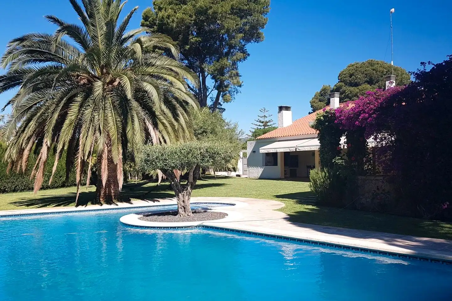 Piscina de Casa o xalet en venda en L'Ametlla de Mar  amb Aire condicionat, Jardí privat i Terrassa