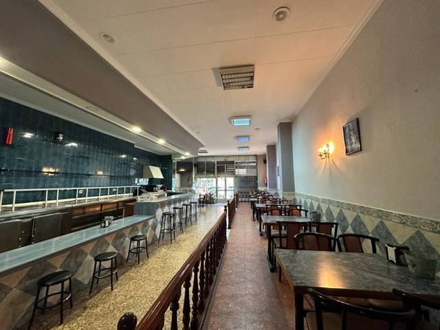 Local comercial en Venta en Avilés - calle Auseva en Versalles