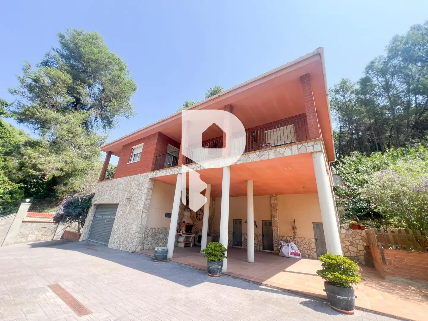 Vista exterior de Casa o xalet en venda en Vallirana amb Aire condicionat, Calefacció i Jardí privat