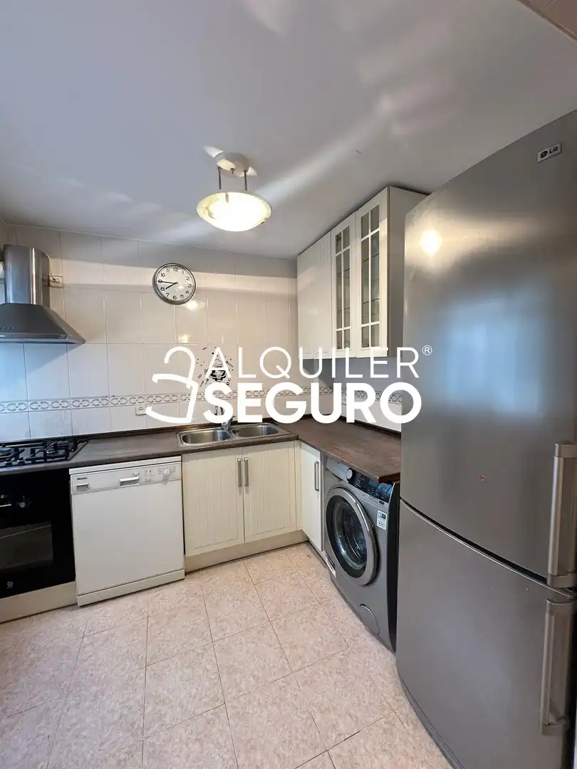 Cocina de Piso de alquiler en Madrid con Aire acondicionado, Calefacción y Amueblado