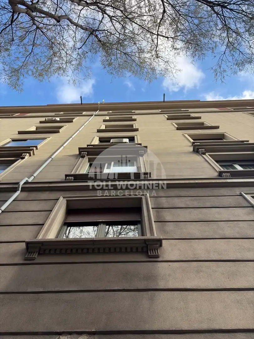 Außenansicht von Wohnung zum Verkauf in Barcelona mit Klimaanlage, Heizung und Möbliert