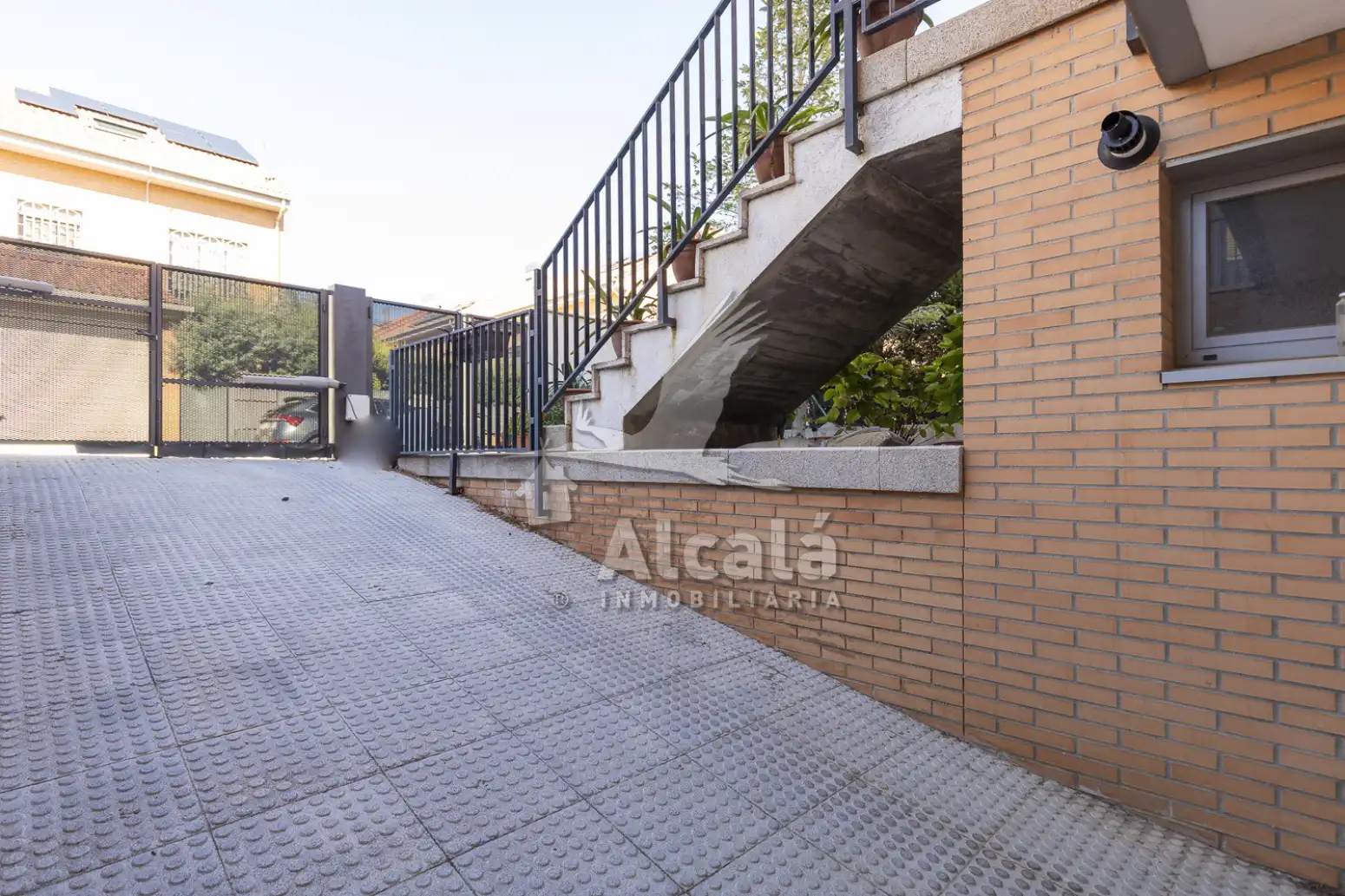 Vista exterior de Casa adosada en venda en Villalbilla amb Aire condicionat, Calefacció i Terrassa