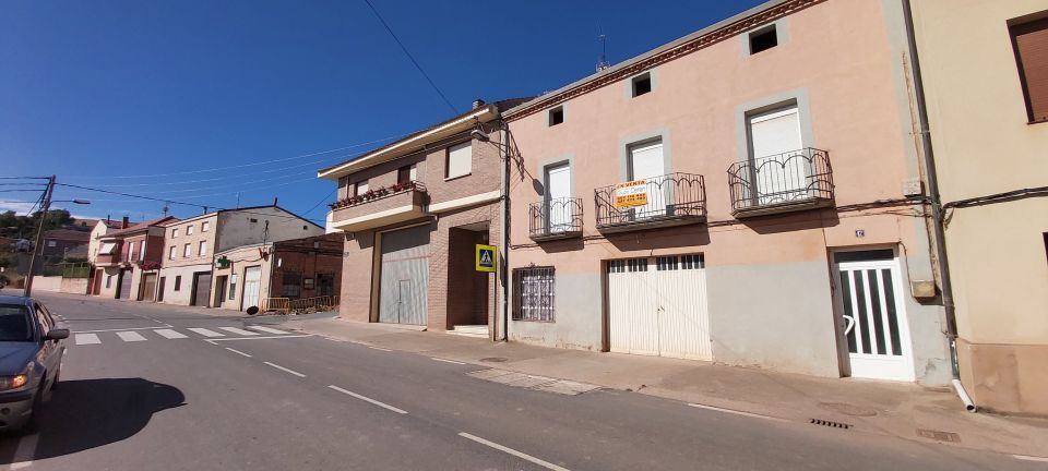 Vista exterior de Casa o xalet en venda en Villar de Torre amb Jardí privat