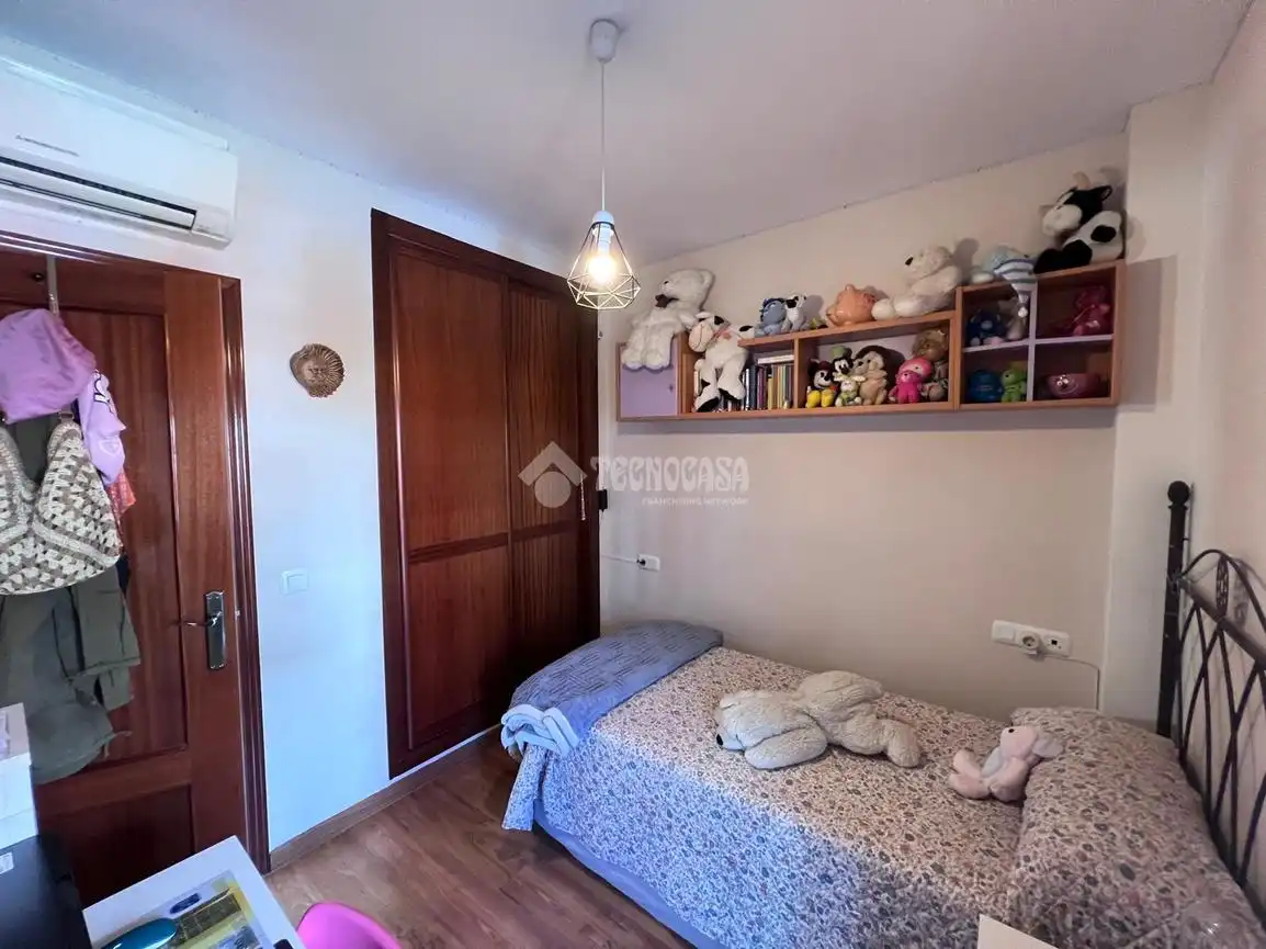 Dormitori de Casa adosada en venda en Aljaraque amb Calefacció