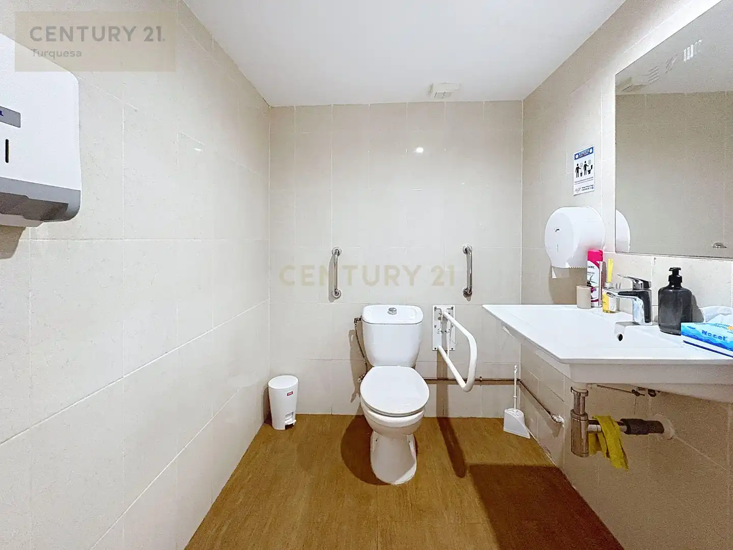 Bathroom of Commercial properties for transfer in Benalmádena  with Air Conditioner